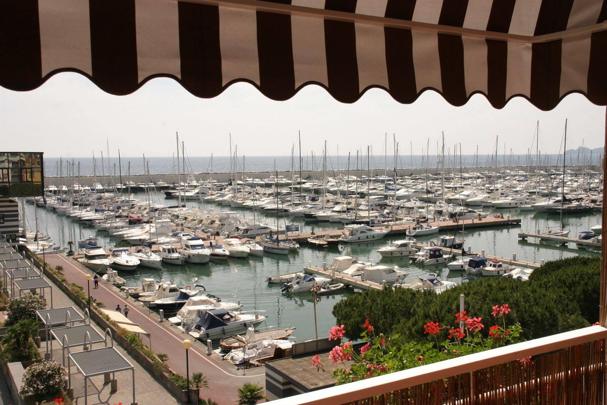 Ancora Riviera 3* Lavagna